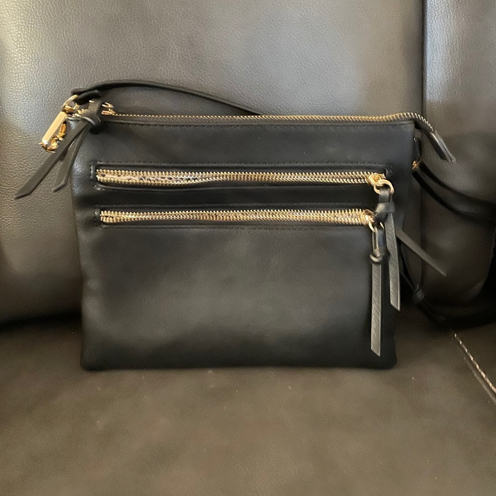 Simple little crossbody purse.